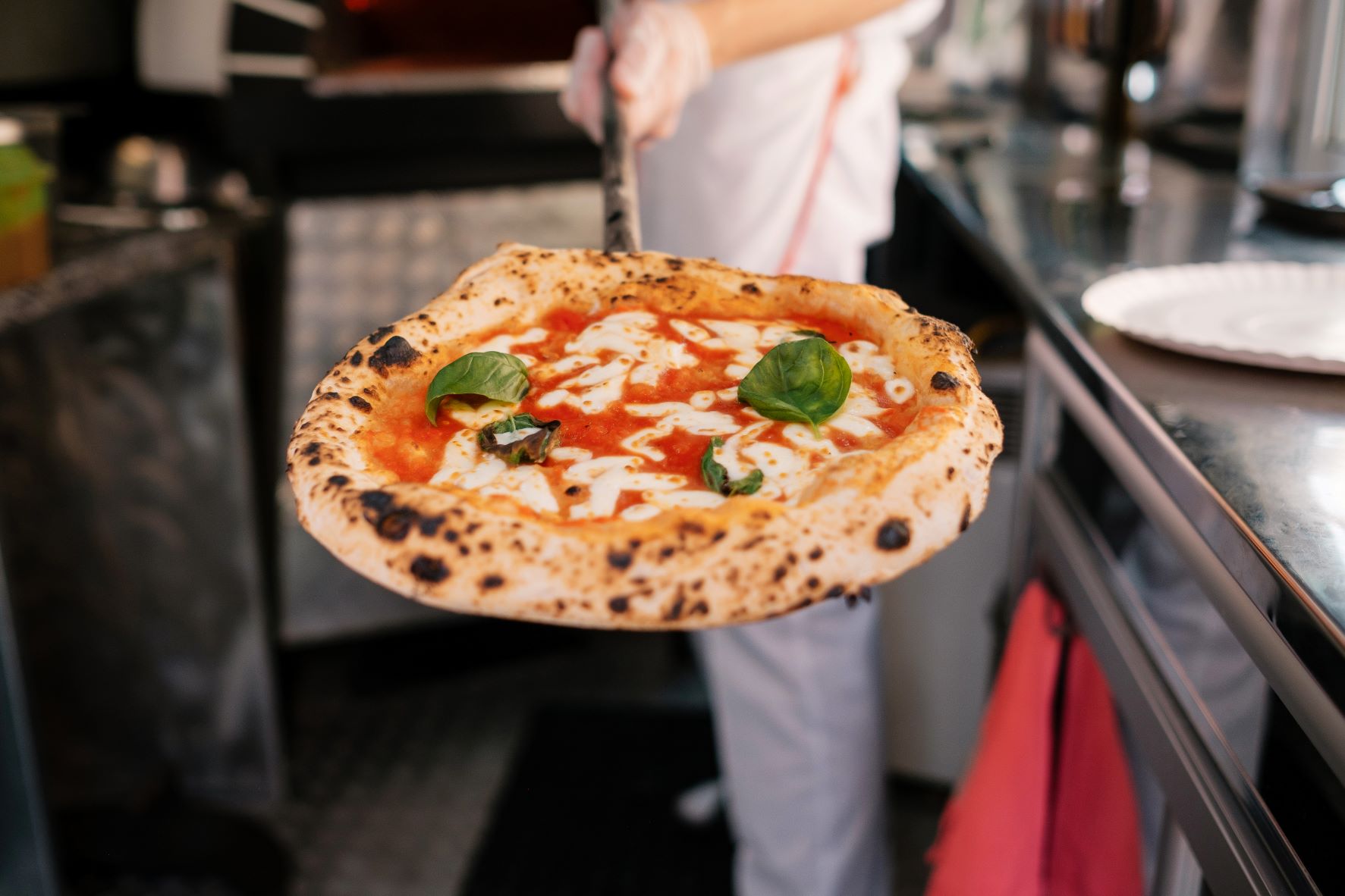 Pizza z krewetkami i 23% VAT. Wyjaśniamy jak działa nabycie sprawdzające KAS i za co fiskus może ukarać przedsiębiorcę?