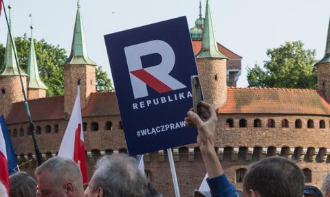 TV Republika wpadła we własne sidła. Udana zbiórka na koncesję podstawą jej odebrania?