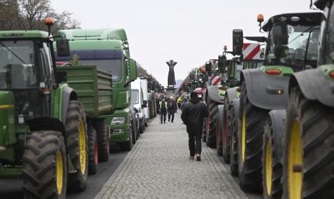 Rolnicy protestują w Strasburgu. Muszą rywalizować o dotacje z programem spójności