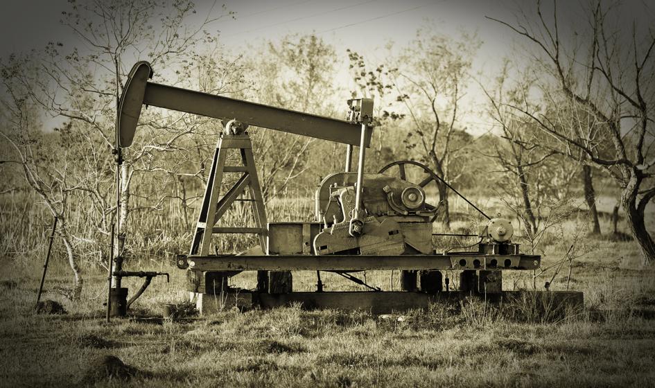 Ceny ropy spadają o prawie 1 proc., rynek pozostaje sceptyczny wobec planu OPEC