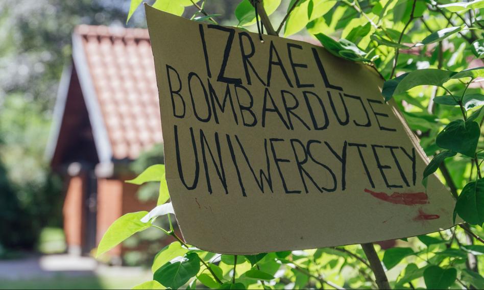 Propalestyński protest na UW. Rektor wysyła policję do studentów