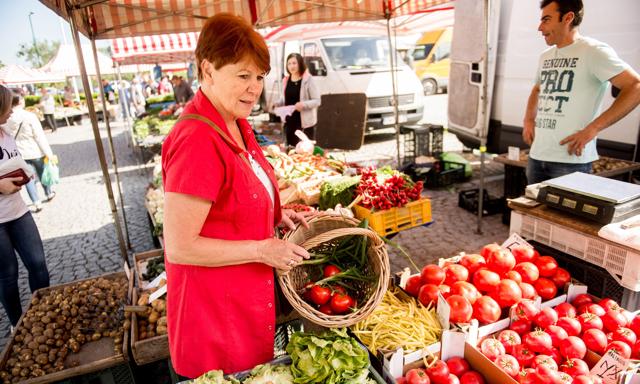 Rosną długi na bazarach, choć Polacy często tam zaglądają