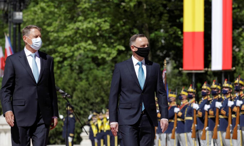 Președintele Duda în România: Ne-am angajat să sporim apărarea în estul الجهة
