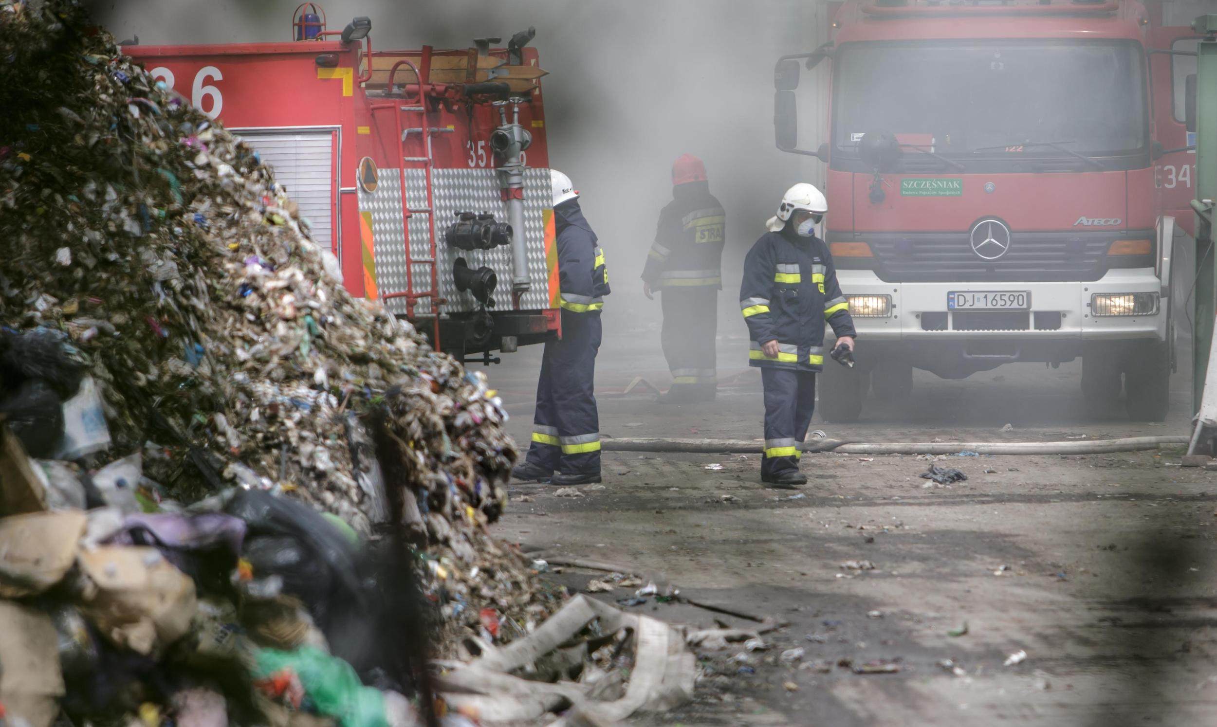 Niewinny gadżet, potężny pożar. E-papierosy i szczoteczki puszczają z dymem sortownie odpadów