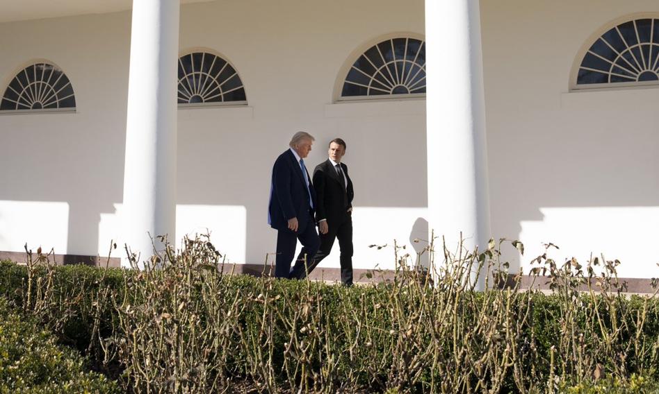 Nietypowa wizyta Macrona u Trumpa. Prezydenci nie szczędzili sobie złośliwości