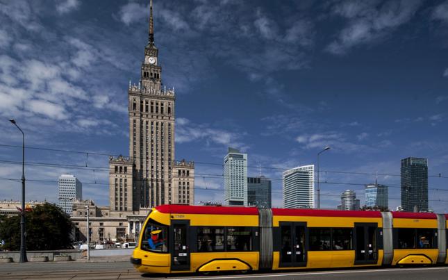 Warszawa: po pobicu pasażera tramwaje wprowadzają monitoring