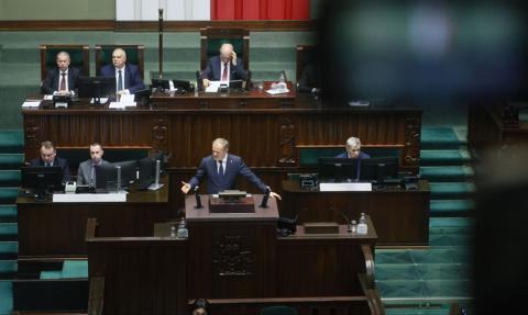 Zgrzyt nad umową koalicyjną w Sejmie. Czarzasty nie zagłosował za Hołownią