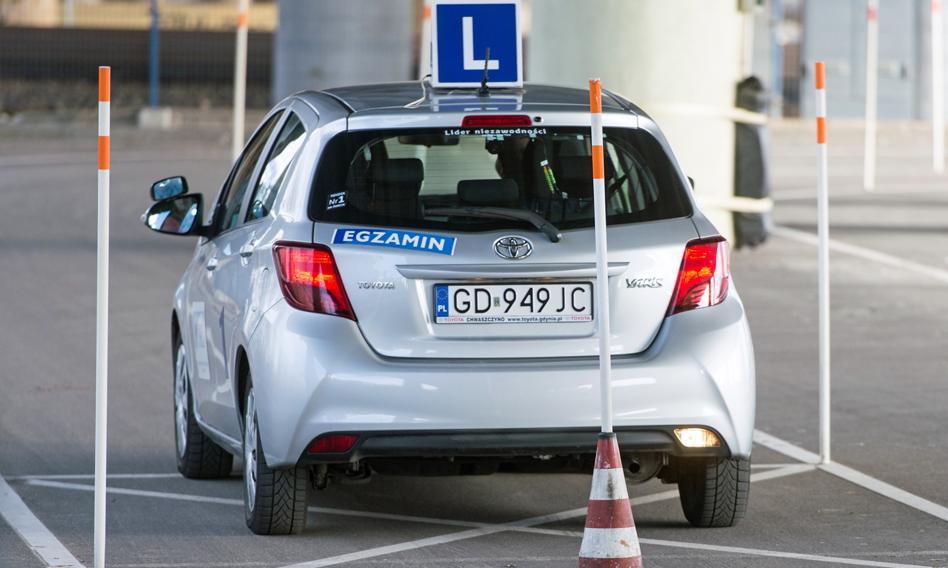 Koniec z łukiem na placu? Posłowie chcą zmian w egzaminach na prawo jazdy
