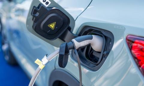 Ekspert: Specyfika budowy aut na prąd może wpływać na koszty likwidacji szkód