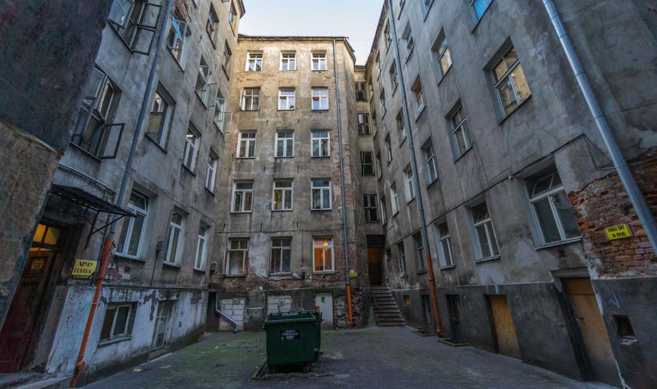 Ponad 17 proc. Polaków żyje w ubogich warunkach mieszkaniowych