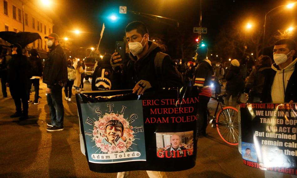 Demonstracje w Chicago po opublikowaniu wideo o zabiciu 13-latka przez policjanta