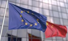 Europa kontra Chiny - unijny szpagat, tanie elektryki i wojna na cła
