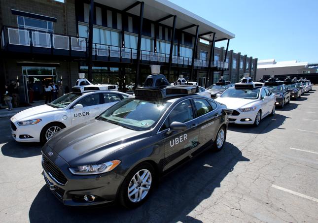 Przez błąd w systemie płatności, aplikacja Uber pobierała z kont sto razy wyższe kwoty