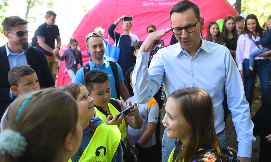 Premier zachęca do wzięcia udziału w konsultacjach 800+. "Inwestujemy rekordowe środki w przyszłość naszych dzieci"