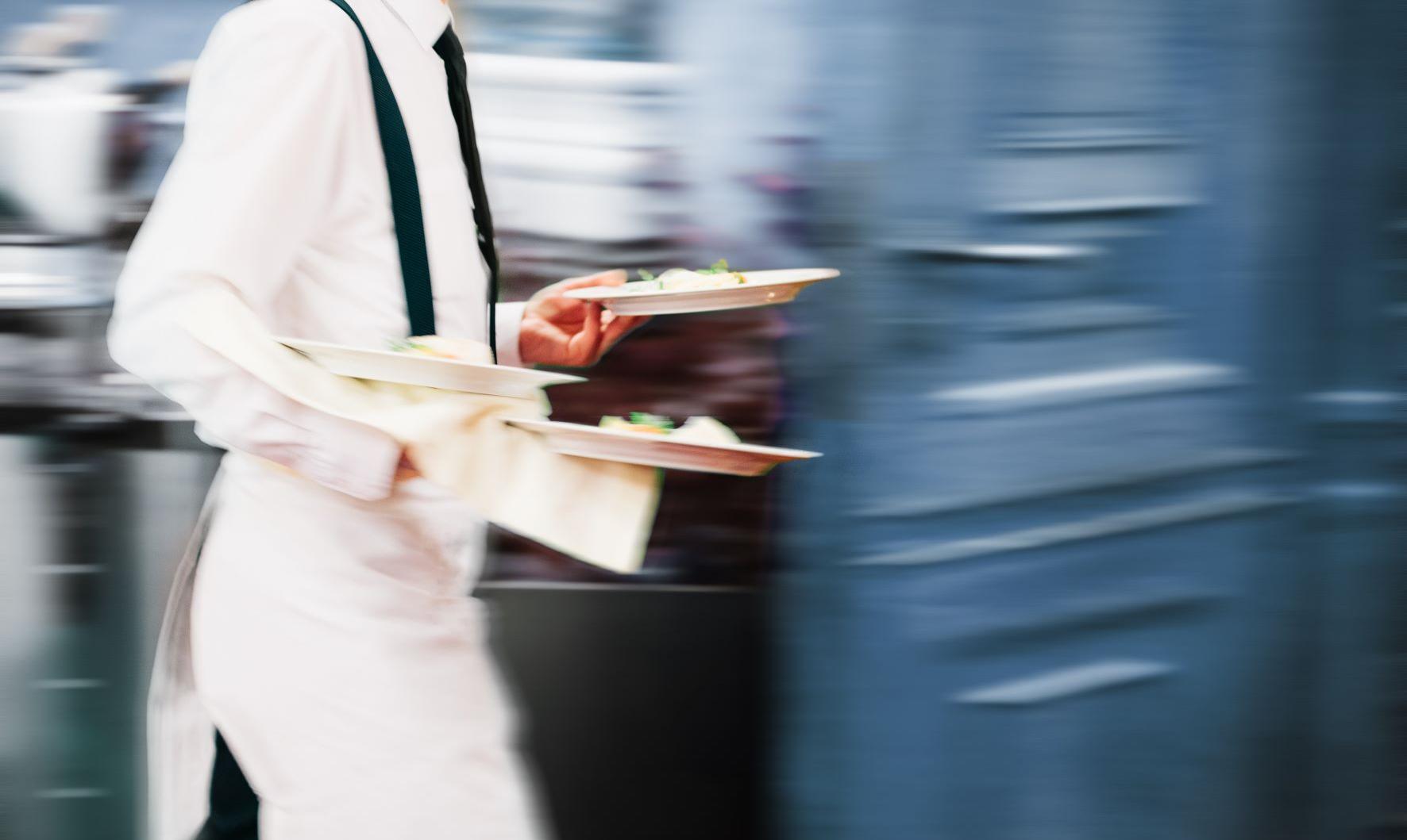 Podatek od napiwków. Kto musi go płacić? - Bankier.pl