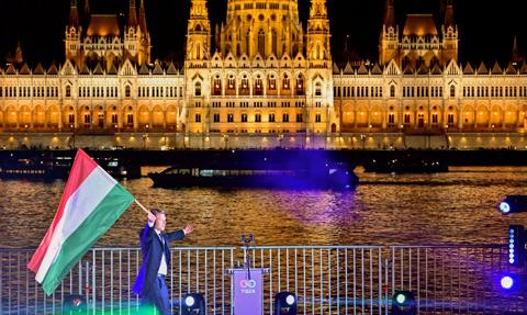Magyar wyprowadza premiera z zamku. Pierwsza decyzja nowego lidera Węgier