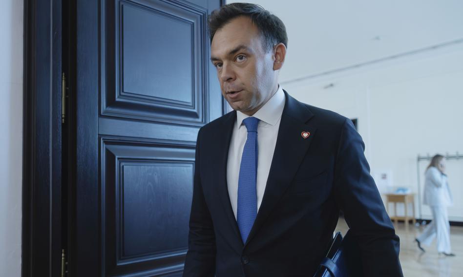 Minister Domański: Żadnych pieniędzy nie wypłacono Elemental Holding