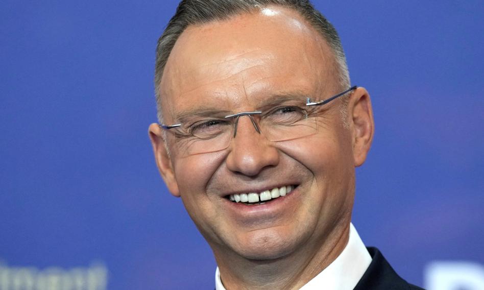 Prezydent "lepszy" od parlamentu. Sejm z żółtą kartką od Polaków