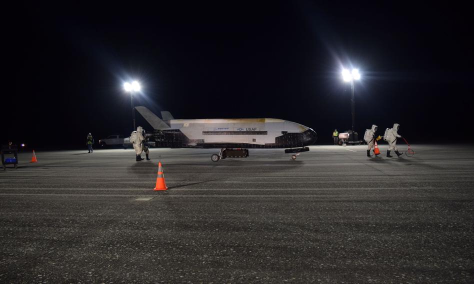 Wojskowy dron kosmiczny X-37B wylądował na przylądku Canaveral