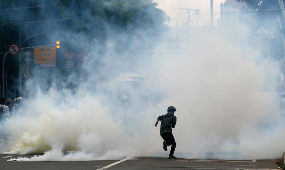 Niemcy handlują gazem do tłumienia protestów. Jest komentarz KE