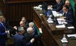 Te zawody nie kojarzą nam się dobrze. Według Polaków ich przedstawiciele zarabiają za dużo