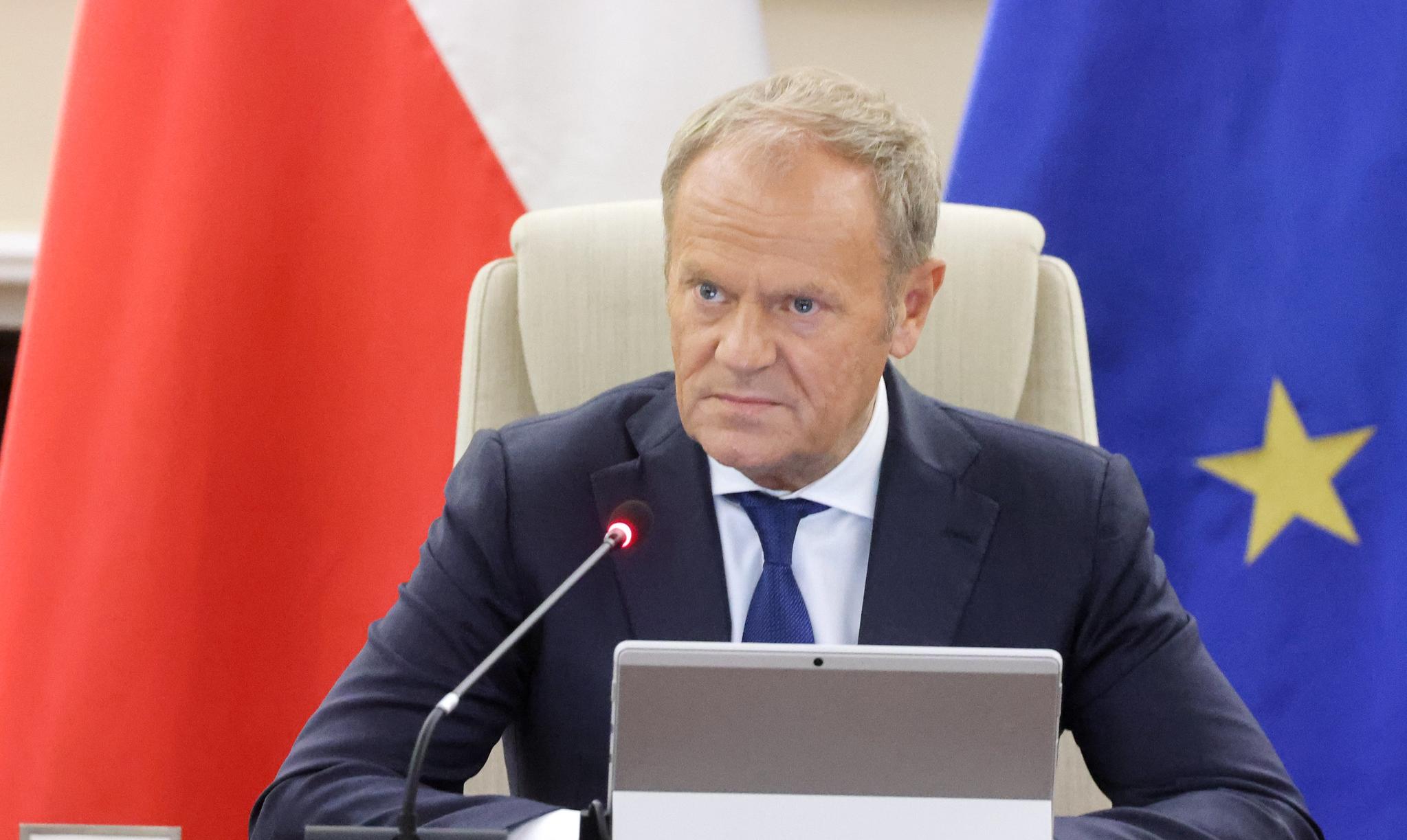 Ktoś uszkodził torowisko na trasie Dęblin-Warszawa. Tusk: Możliwe, że to akt dywersji