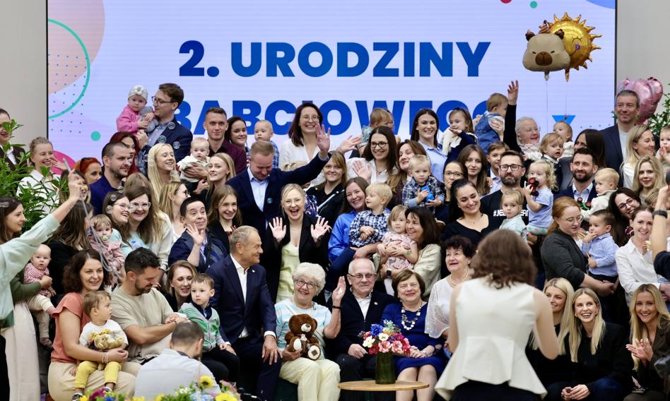 Tyle dzieci korzysta z „babciowego”. Rząd podał najnowsze dane