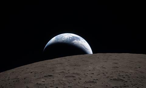 Kawałek rakiety SpaceX rozbije się o Księżyc. Astronomowie z całego świata "polują na zderzenie"