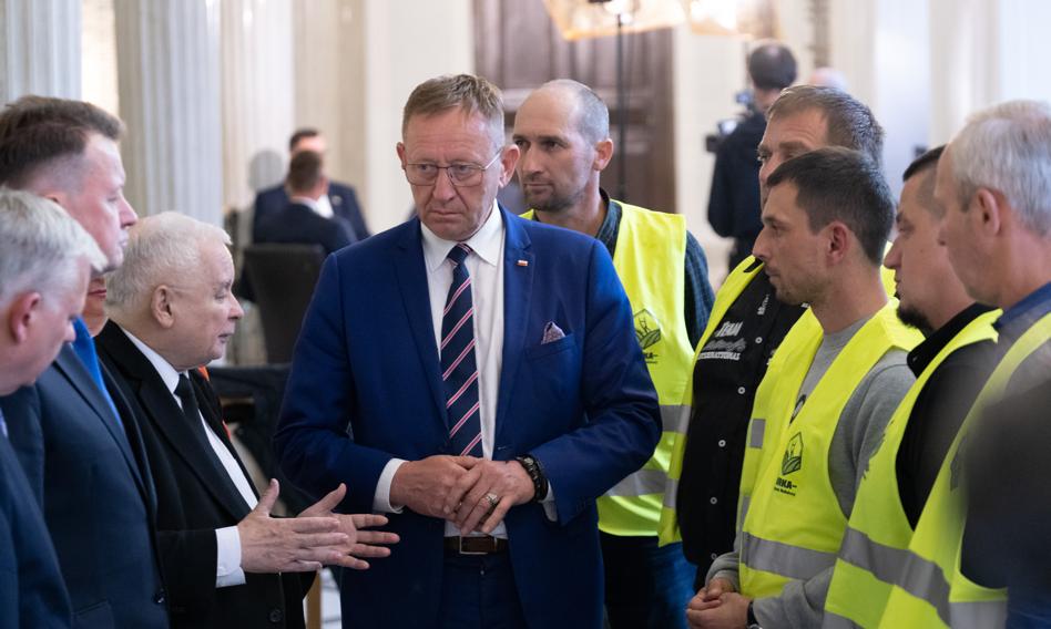 Prezes PiS spotkał się z rolnikami, którzy strajkują w Sejmie