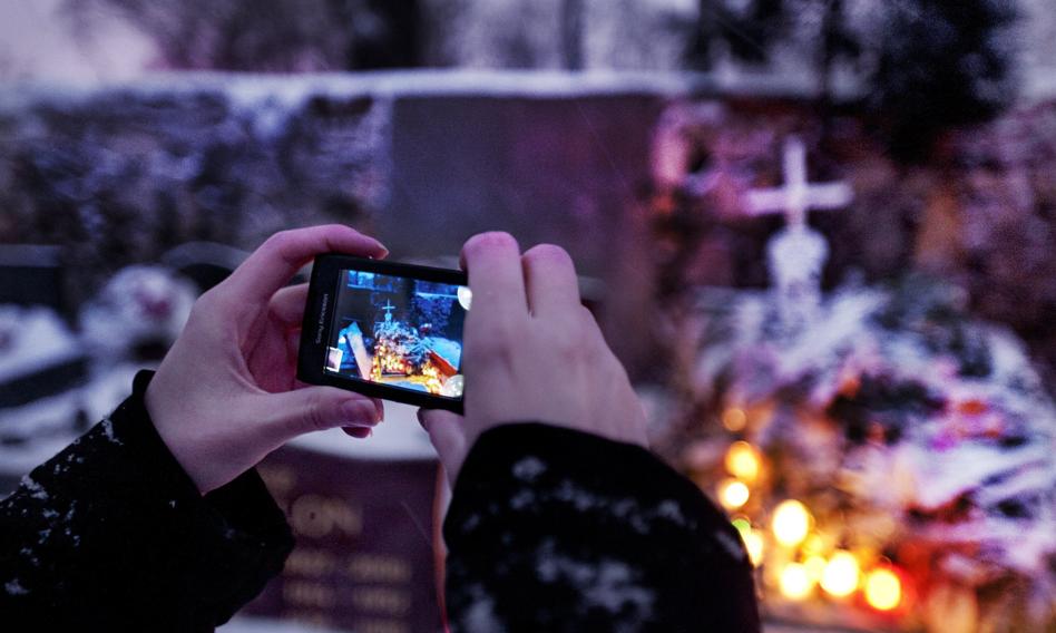 Dostęp do Facebooka, Instagrama i YouTube po śmierci. Sprawdź, jak odzyskać dane zmarłego