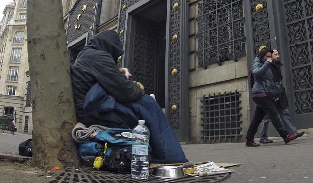 Francja: co dziesiąty bezdomny ma dyplom wyższej uczelni