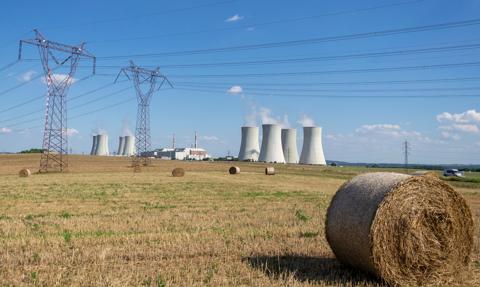 Koniec węgla, czas na atom słońce i wiatr. Tusk: Bełchatów i Konin to dobre lokalizacje
