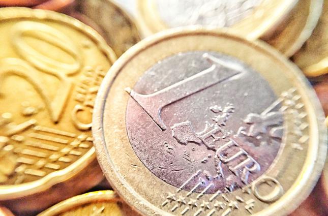 Osiem krajów strefy euro może nie spełnić wymogów budżetowych UE