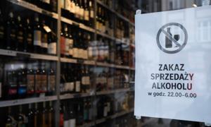 Polacy odwracają się od wódki. Piją o 20 proc. mniej, budżet może stracić 1 mld zł