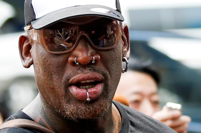 Były koszykarz Dennis Rodman przybył do Singapuru przed szczytem Trump-Kim