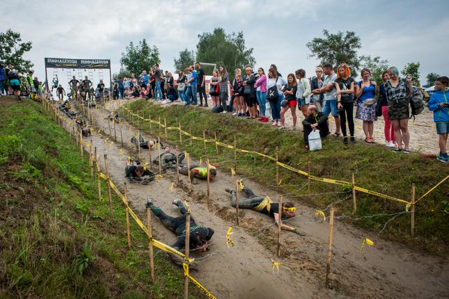 Kraków, 26.08.2017 r. W Krakowie po raz pierwszy odbył się bieg przeprawowy Runmageddon.