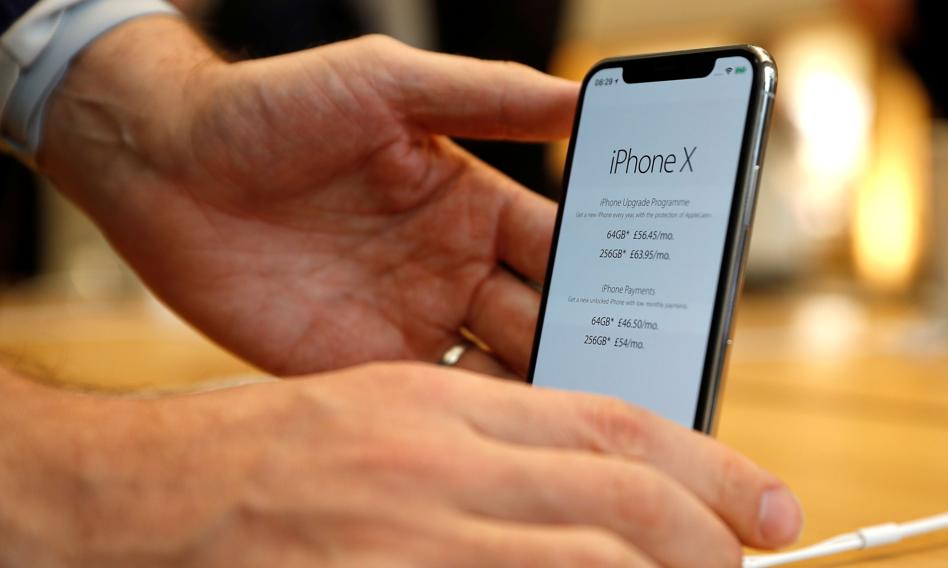 Szpitale zakazują personelowi korzystania z telefonów Apple