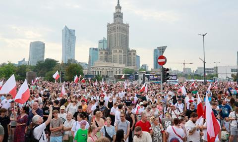 Warszawa zatrzymała się w Godzinę „W”. Polska oddaje hołd Powstańcom