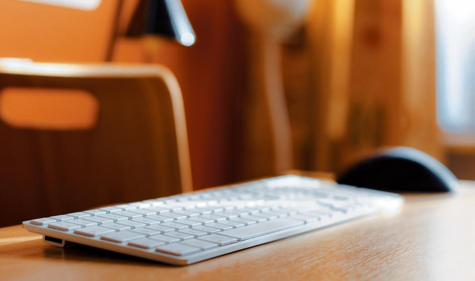 Oskarżeni o oszustwa internetowe; przez rok wyłudzili ponad 2 mln zł