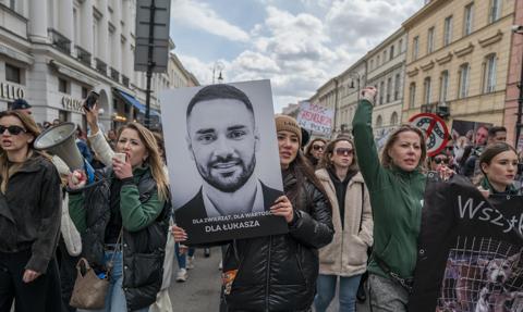 Spór o wolność podejrzanego. Zażalenie śledczych na „areszt warunkowy” po śmierci posła