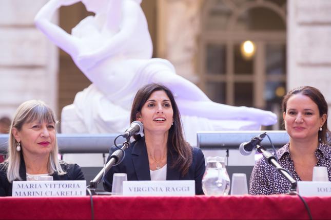 Burmistrz Rzymu Virginia Raggi (na środku).