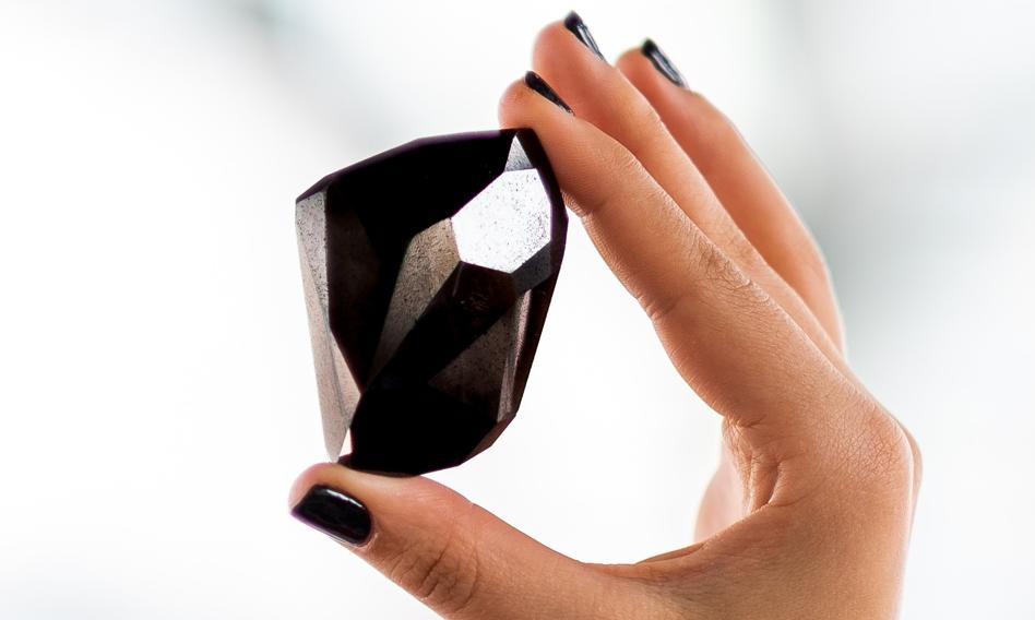Największy w historii czarny diament sprzedany na aukcji za 3,16 mln funtów