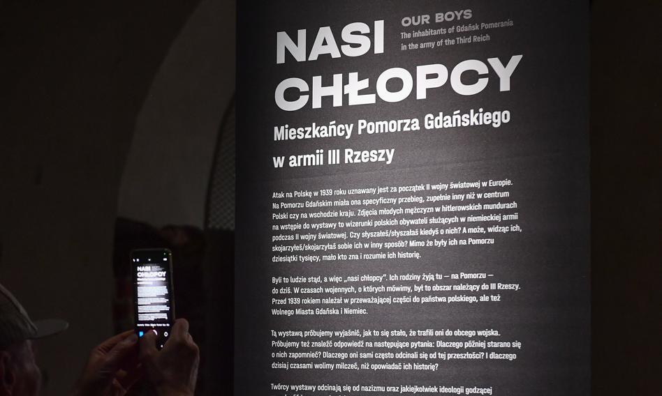 Wystawa "Nasi chłopcy". Wiceminister MKiDN: Nie ma podstaw do ingerencji