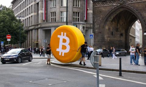 Europa wdraża MiCA, ale są też zgrzyty. Tak to wygląda na głównych rynkach