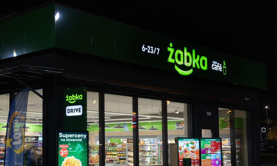 Żabka liczy miliardy. Klienci wydali w sklepach prawie 8 mld zł w jeden kwartał