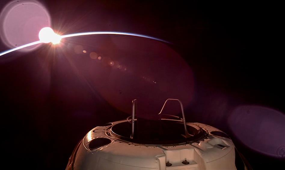 Na orbicie już po spacerze kosmicznym. Miliarder gimnastykował się 300 km nad ISS