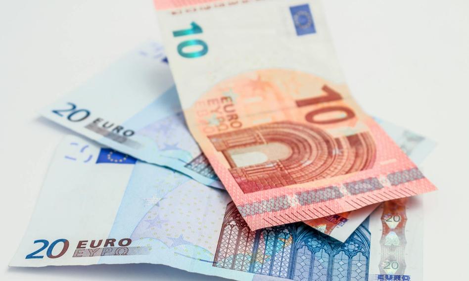 Złoty stabilny przed decyzją RPP. Kurs euro bez większych zmian