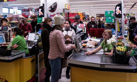 Alarm w handlu. Prawie 90 proc. sklepów z naruszeniami, pracownicy szykują strajki