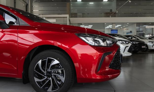 Chińskie auta biorą szturmem polski rynek. Tyle trzeba zapłacić, by mieć „chińczyka” z salonu