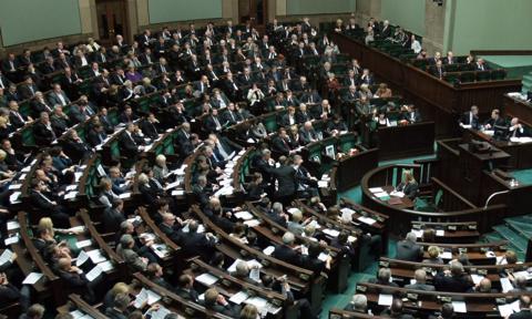 Połowa Polaków zadowolona z funkcjonowania demokracji